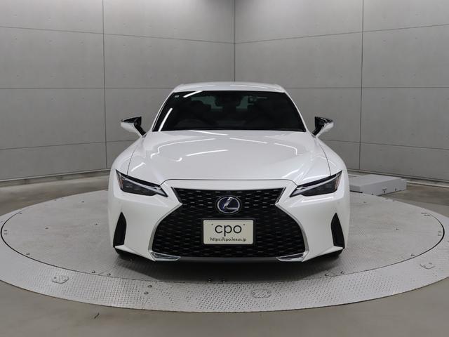 ＩＳ ＩＳ３００ｈ　バージョンＬ　セミアニリン本革　リアスモークフィルム　パノラミックビューモニター　シートヒーター　ステアリングヒーター　ブラインドスポットモニター（5枚目）