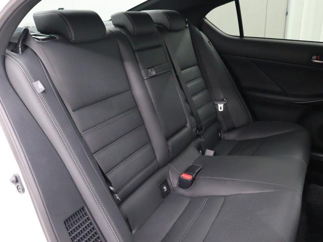 ＩＳ ＩＳ３００ｈ　バージョンＬ　セミアニリン本革　リアスモークフィルム　パノラミックビューモニター　シートヒーター　ステアリングヒーター　ブラインドスポットモニター（7枚目）