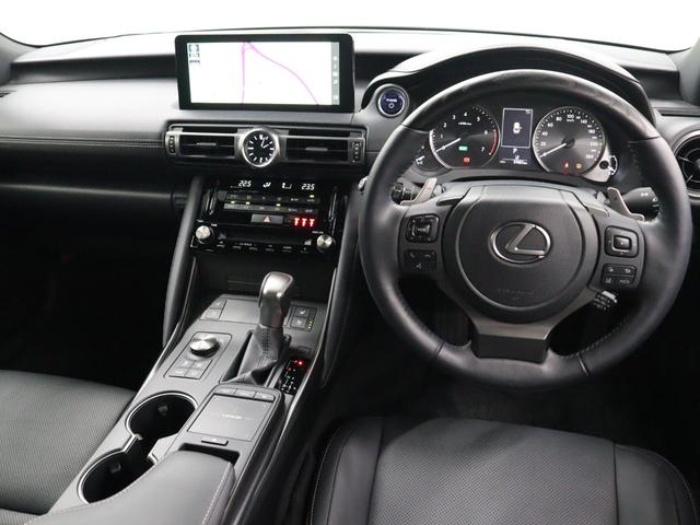 ＩＳ ＩＳ３００ｈ　バージョンＬ　セミアニリン本革　リアスモークフィルム　パノラミックビューモニター　シートヒーター　ステアリングヒーター　ブラインドスポットモニター（9枚目）