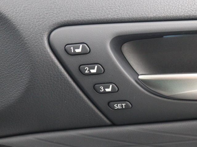 ＩＳ ＩＳ３００ｈ　バージョンＬ　セミアニリン本革　リアスモークフィルム　パノラミックビューモニター　シートヒーター　ステアリングヒーター　ブラインドスポットモニター（15枚目）