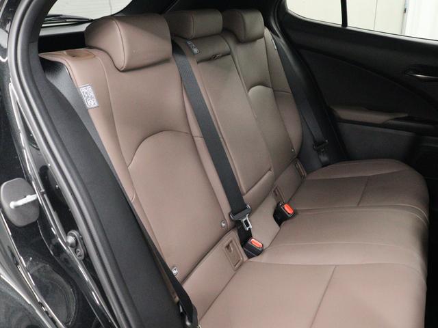 ＵＸ ＵＸ２５０ｈ　グレイスフル　エクスプローラー　１０．３型タッチパネル式ワイドナビ　全方位カメラ　特別仕様車専用スピンドルグリル　ルーフレール　パワーバックドア　パーキングサポートブレーキ（7枚目）