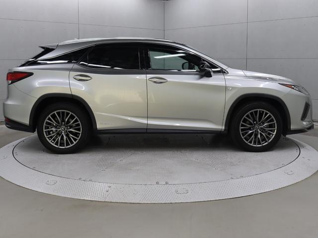 ＲＸ ＲＸ４５０ｈ　Ｆスポーツ　パノラミックビューモニター　セカンドパワーシート　パノラマルーフ　ルーフレール　３眼フルＬＥＤヘッドライト　ＩＴＳコネクト（4枚目）