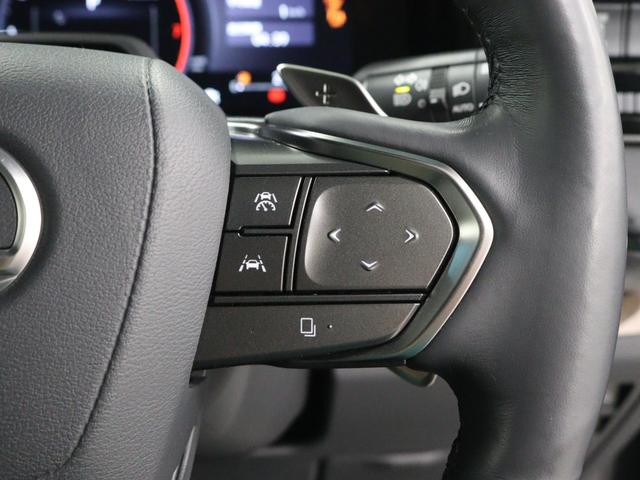 自動車専用道路にて設定した車速内で前走車との距離を一定になるよう加減速制御するレーダークルーズコントロール、同一車線内中央を走行できるよう操舵を支援するレーントレーシングアシストを搭載しています