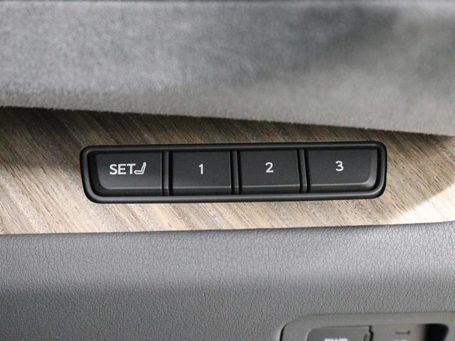 ポジションメモリー付シートです。シートやステアリング、ドアミラーの位置をそれぞれ記録しておくことが出来るのでご家族や、複数の方で車を乗られる方には便利な機能です