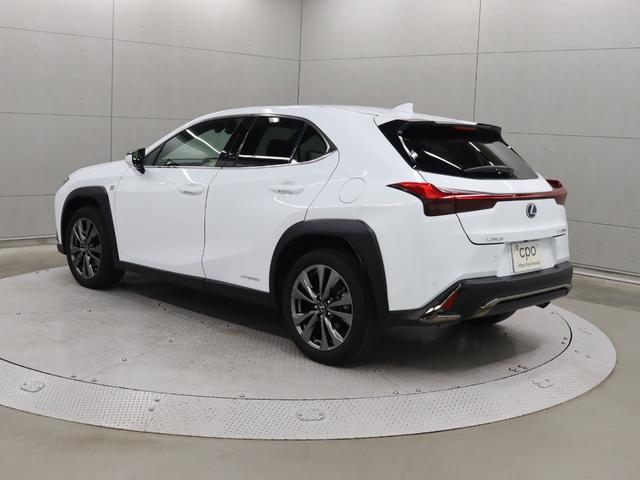 UX UX250h Fスポーツ 3眼式フルLEDヘッドライト パノラミックビューモニター NAVIAISHIFT おくだけ充電 ハンズフリーパワーバックドア(2枚目)