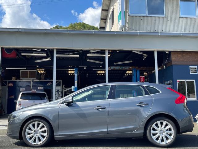 V40 T4 SE ナビ TV バックカメラ ETC センターコートアルミニウムパネル シートヒーター 衝突軽減ブレーキ レーンキープアシスト アダプティブクルーズコントロール ドライバーアラート ブラインドスポット(3枚目)