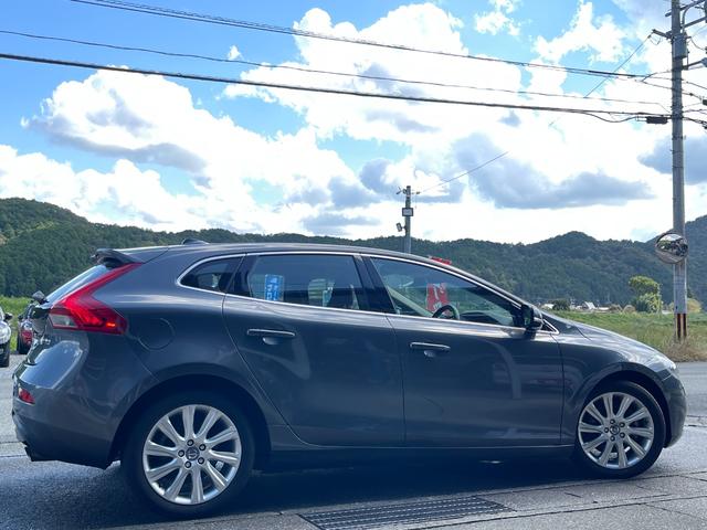 V40 T4 SE ナビ TV バックカメラ ETC センターコートアルミニウムパネル シートヒーター 衝突軽減ブレーキ レーンキープアシスト アダプティブクルーズコントロール ドライバーアラート ブラインドスポット(8枚目)