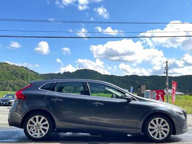 V40 T4 SE ナビ TV バックカメラ ETC センターコートアルミニウムパネル シートヒーター 衝突軽減ブレーキ レーンキープアシスト アダプティブクルーズコントロール ドライバーアラート ブラインドスポット(9枚目)