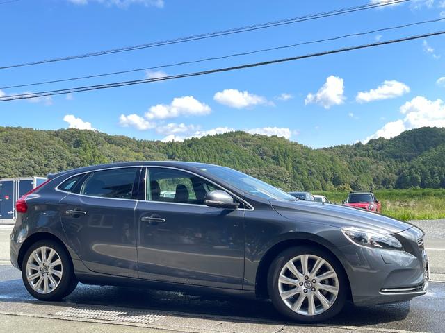 V40 T4 SE ナビ TV バックカメラ ETC センターコートアルミニウムパネル シートヒーター 衝突軽減ブレーキ レーンキープアシスト アダプティブクルーズコントロール ドライバーアラート ブラインドスポット(10枚目)
