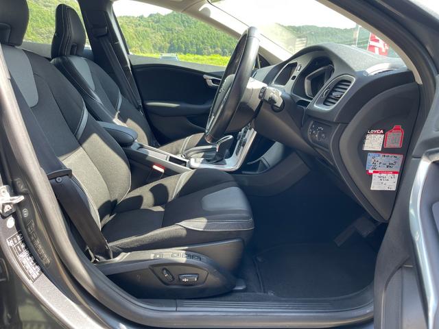V40 T4 SE ナビ TV バックカメラ ETC センターコートアルミニウムパネル シートヒーター 衝突軽減ブレーキ レーンキープアシスト アダプティブクルーズコントロール ドライバーアラート ブラインドスポット(18枚目)