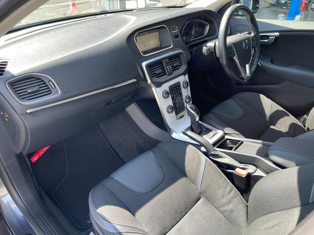 V40 T4 SE ナビ TV バックカメラ ETC センターコートアルミニウムパネル シートヒーター 衝突軽減ブレーキ レーンキープアシスト アダプティブクルーズコントロール ドライバーアラート ブラインドスポット(20枚目)