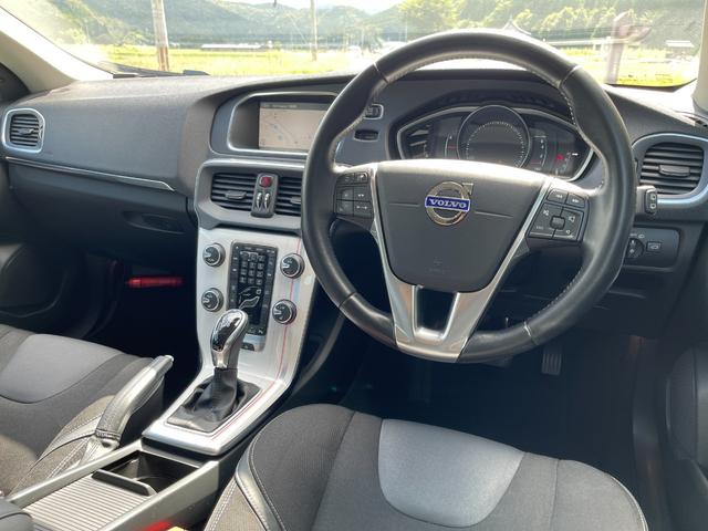 V40 T4 SE ナビ TV バックカメラ ETC センターコートアルミニウムパネル シートヒーター 衝突軽減ブレーキ レーンキープアシスト アダプティブクルーズコントロール ドライバーアラート ブラインドスポット(35枚目)