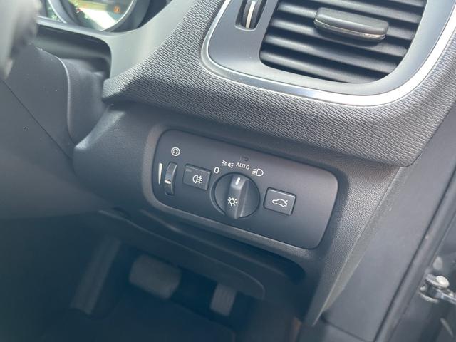 V40 T4 SE ナビ TV バックカメラ ETC センターコートアルミニウムパネル シートヒーター 衝突軽減ブレーキ レーンキープアシスト アダプティブクルーズコントロール ドライバーアラート ブラインドスポット(39枚目)