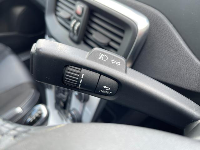 V40 T4 SE ナビ TV バックカメラ ETC センターコートアルミニウムパネル シートヒーター 衝突軽減ブレーキ レーンキープアシスト アダプティブクルーズコントロール ドライバーアラート ブラインドスポット(41枚目)