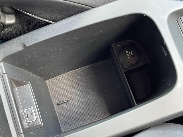 V40 T4 SE ナビ TV バックカメラ ETC センターコートアルミニウムパネル シートヒーター 衝突軽減ブレーキ レーンキープアシスト アダプティブクルーズコントロール ドライバーアラート ブラインドスポット(46枚目)