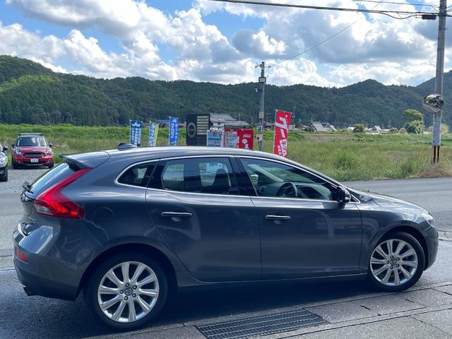V40 T4 SE ナビ TV バックカメラ ETC センターコートアルミニウムパネル シートヒーター 衝突軽減ブレーキ レーンキープアシスト アダプティブクルーズコントロール ドライバーアラート ブラインドスポット(62枚目)