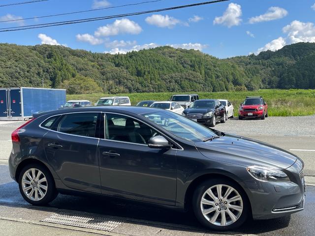 V40 T4 SE ナビ TV バックカメラ ETC センターコートアルミニウムパネル シートヒーター 衝突軽減ブレーキ レーンキープアシスト アダプティブクルーズコントロール ドライバーアラート ブラインドスポット(64枚目)