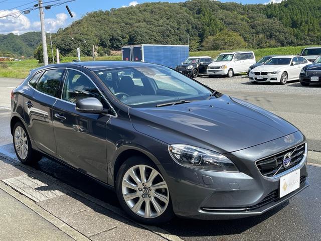 V40 T4 SE ナビ TV バックカメラ ETC センターコートアルミニウムパネル シートヒーター 衝突軽減ブレーキ レーンキープアシスト アダプティブクルーズコントロール ドライバーアラート ブラインドスポット(65枚目)