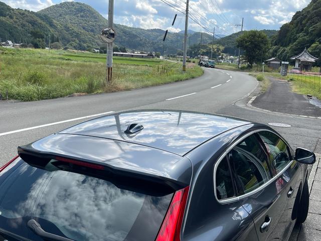 V40 T4 SE ナビ TV バックカメラ ETC センターコートアルミニウムパネル シートヒーター 衝突軽減ブレーキ レーンキープアシスト アダプティブクルーズコントロール ドライバーアラート ブラインドスポット(77枚目)