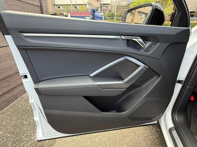 Ｑ３スポーツバック ３５ＴＤＩクワトロ　Ｓライン　ワンオーナー　コンビニエンス＆アシスタンスパッケージ　プラスパッケージ　テクノロジーパッケージ　レザーシート　シートヒーター　オートマチックテールゲート　サラウンドビューカメラ　サイドアシスト（43枚目）