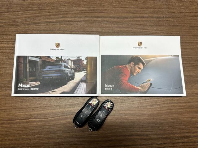 新車時保証書・取扱説明書・スペアキーございます！