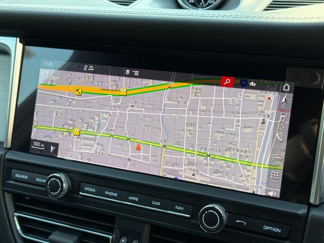 【１０．９インチタッチスクリーンディスプレイ】
