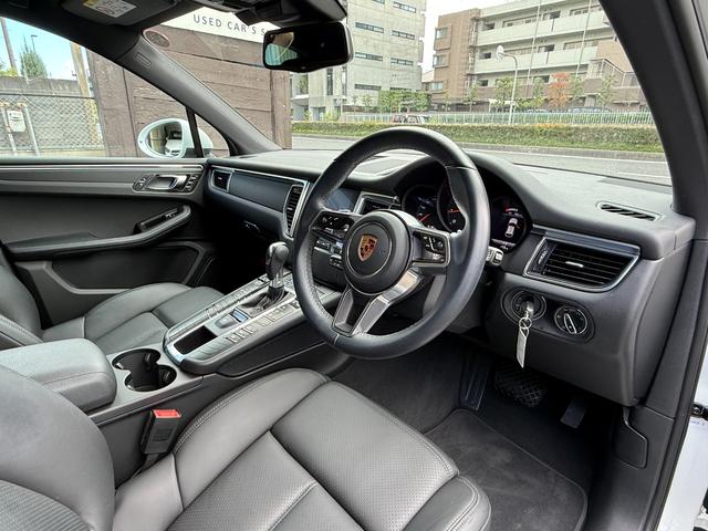 マカン マカン 走行9200kmワンオーナー PC記録簿 19インチアルミホイール レザーシート メモリー機能付き14wayパワーシート レッドシートベルト オートマチックテールゲート 純正PCMナビ バックモニター(11枚目)