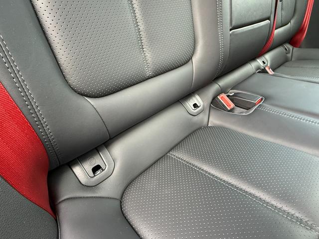 マカン マカン 走行9200kmワンオーナー PC記録簿 19インチアルミホイール レザーシート メモリー機能付き14wayパワーシート レッドシートベルト オートマチックテールゲート 純正PCMナビ バックモニター(21枚目)