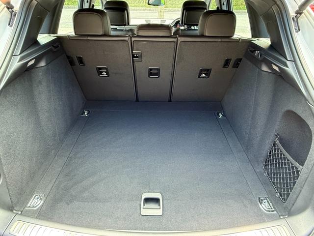 マカン マカン 走行9200kmワンオーナー PC記録簿 19インチアルミホイール レザーシート メモリー機能付き14wayパワーシート レッドシートベルト オートマチックテールゲート 純正PCMナビ バックモニター(26枚目)