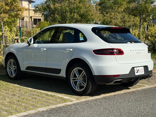 マカン マカン 走行9200kmワンオーナー PC記録簿 19インチアルミホイール レザーシート メモリー機能付き14wayパワーシート レッドシートベルト オートマチックテールゲート 純正PCMナビ バックモニター(35枚目)