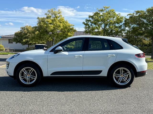 マカン マカン 走行9200kmワンオーナー PC記録簿 19インチアルミホイール レザーシート メモリー機能付き14wayパワーシート レッドシートベルト オートマチックテールゲート 純正PCMナビ バックモニター(45枚目)