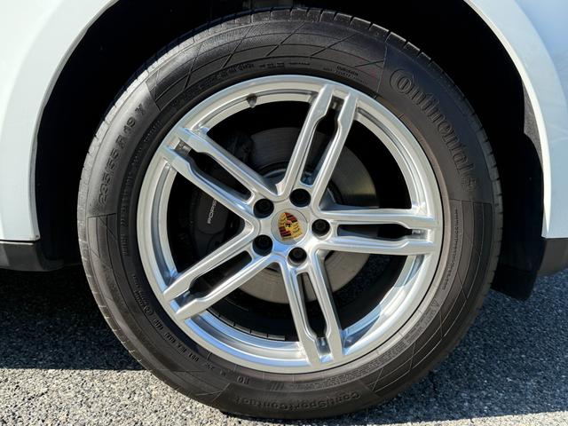 マカン マカン 走行9200kmワンオーナー PC記録簿 19インチアルミホイール レザーシート メモリー機能付き14wayパワーシート レッドシートベルト オートマチックテールゲート 純正PCMナビ バックモニター(49枚目)