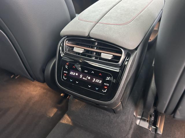 EQS EQS450+ AMGラインパッケージ リアコンフォートPKG ヘッドアップディスプレイ パノラミックスライディングルーフ 全周囲カメラ ブルメスター3Dサラウンドサウンドシステム ベンチレーター レーダーセーフティパッケージ 新車保証継承(28枚目)