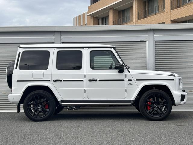 Ｇクラス Ｇ６３　ＡＭＧカーボンファイバーエクステリアパッケージ　ＡＭＧナイトパッケージ　ガラススライディングルーフ　ナッパレザー　エナジャイジングパッケージプラス　ドライビングアシスタンスパッケージ　認中二年保証（10枚目）