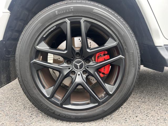 Ｇクラス Ｇ６３　ＡＭＧカーボンファイバーエクステリアパッケージ　ＡＭＧナイトパッケージ　ガラススライディングルーフ　ナッパレザー　エナジャイジングパッケージプラス　ドライビングアシスタンスパッケージ　認中二年保証（13枚目）