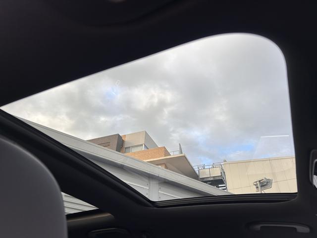 Cクラスステーションワゴン C220dステーションワゴンアバンギルドAMGライP ベーシックパッケージ パノラミックスライディングルーフ ヘッドアップディスプレイ 全周囲カメラ アンビエントライト64色 LEDヘッドライト メモリー付パワーシート 電動テールゲート ワンオーナー(17枚目)