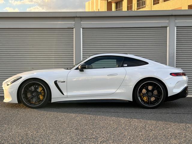 GT 63 4マチック+ クーペ AMGカーボンパッケージ 21インチAMGAW ブルメスターハイエンド3Dサラウンドサウンドシステム パノラミックルーフ 可倒式リアシート ナッパレザー AMGパフォーマンスシート 新車保証継承(6枚目)