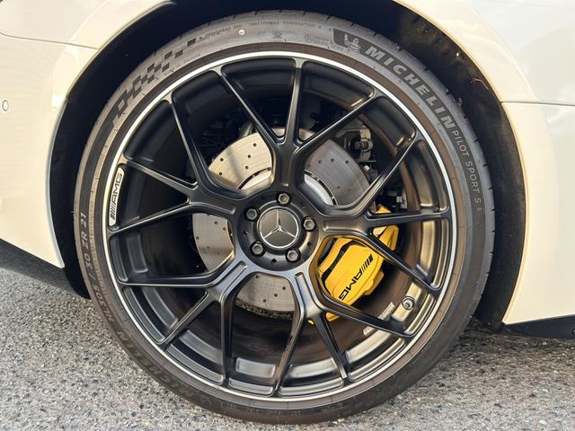 GT 63 4マチック+ クーペ AMGカーボンパッケージ 21インチAMGAW ブルメスターハイエンド3Dサラウンドサウンドシステム パノラミックルーフ 可倒式リアシート ナッパレザー AMGパフォーマンスシート 新車保証継承(13枚目)