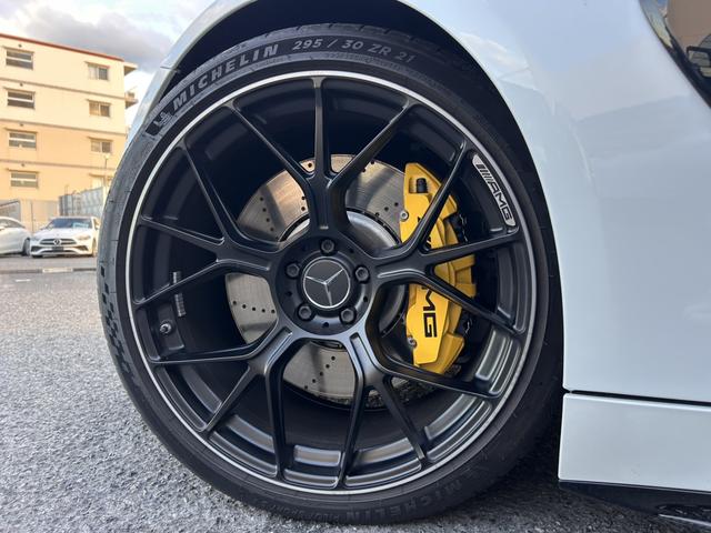 GT 63 4マチック+ クーペ AMGカーボンパッケージ 21インチAMGAW ブルメスターハイエンド3Dサラウンドサウンドシステム パノラミックルーフ 可倒式リアシート ナッパレザー AMGパフォーマンスシート 新車保証継承(15枚目)