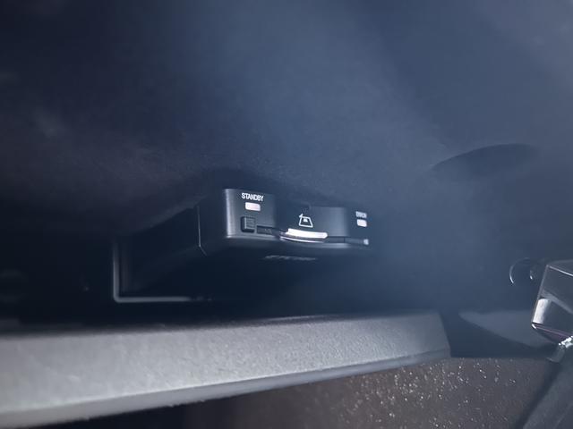 Cクラスステーションワゴン C200ステーションワゴンアバンギャルドAMGライン レザーエクスクルーシブパッケージ パノラミックスライディングルーフ ベーシックパッケージ ヘッドアップディスプレイ 本革 ARナビ レーダーセーフティパッケージ 360度カメラ 認定中古車二年保証(17枚目)