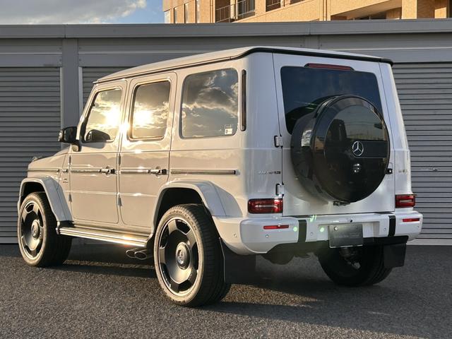 Gクラス G63 AMGカーボンファイバーエクステリアパッケージ マヌファクトゥーアプログラムプラス マヌファクトゥーアインテリアパッケージ  ナッパレザー ブルメスターサラウンドサウンドシステム 1オーナー(7枚目)