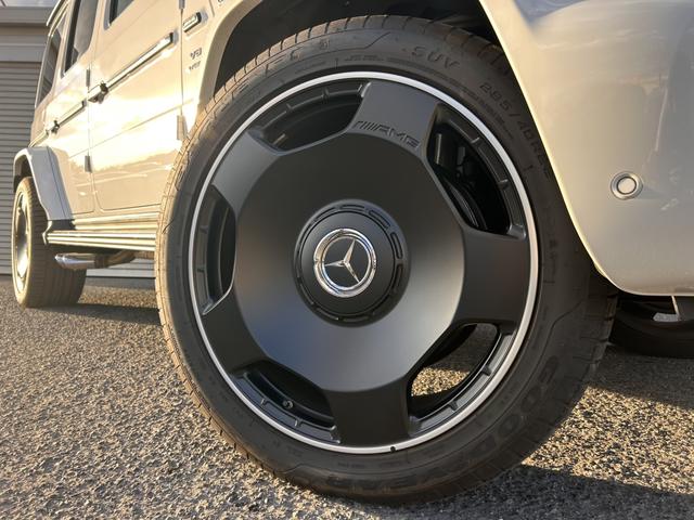 Gクラス G63 AMGカーボンファイバーエクステリアパッケージ マヌファクトゥーアプログラムプラス マヌファクトゥーアインテリアパッケージ  ナッパレザー ブルメスターサラウンドサウンドシステム 1オーナー(12枚目)