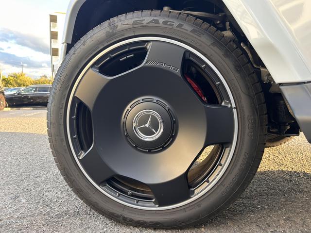 Gクラス G63 AMGカーボンファイバーエクステリアパッケージ マヌファクトゥーアプログラムプラス マヌファクトゥーアインテリアパッケージ  ナッパレザー ブルメスターサラウンドサウンドシステム 1オーナー(15枚目)