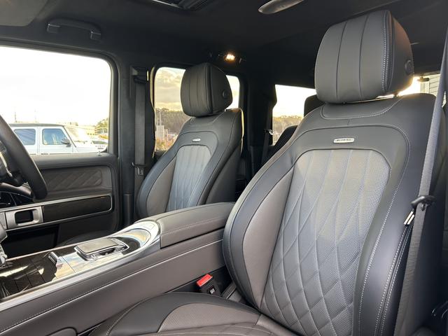 Gクラス G63 AMGカーボンファイバーエクステリアパッケージ マヌファクトゥーアプログラムプラス マヌファクトゥーアインテリアパッケージ  ナッパレザー ブルメスターサラウンドサウンドシステム 1オーナー(26枚目)