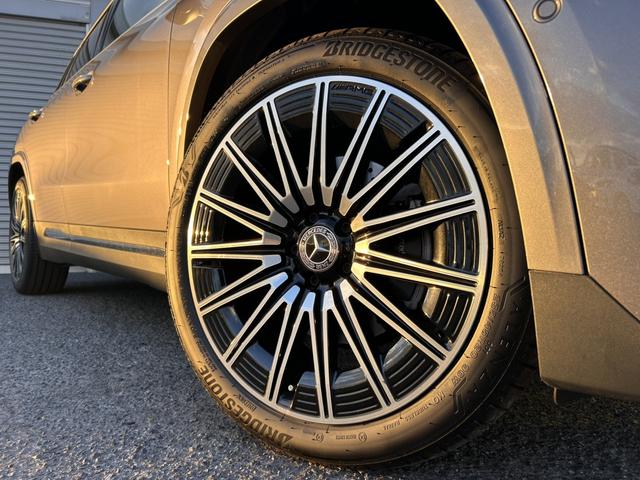 GLAクラス GLA200d 4マチック AMGラインパッケージ パノラミックスライディングルーフ 全周囲カメラ ドライビングアシスタンスパッケージ アンビエントライト64色 メモリー付パワーシート シートヒーター LEDハイパフォーマンスヘッドライト 新車保証継承(12枚目)