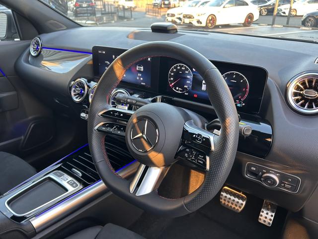 GLAクラス GLA200d 4マチック AMGラインパッケージ パノラミックスライディングルーフ 全周囲カメラ ドライビングアシスタンスパッケージ アンビエントライト64色 メモリー付パワーシート シートヒーター LEDハイパフォーマンスヘッドライト 新車保証継承(17枚目)