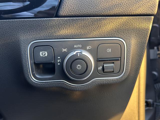 GLAクラス GLA200d 4マチック AMGラインパッケージ パノラミックスライディングルーフ 全周囲カメラ ドライビングアシスタンスパッケージ アンビエントライト64色 メモリー付パワーシート シートヒーター LEDハイパフォーマンスヘッドライト 新車保証継承(24枚目)