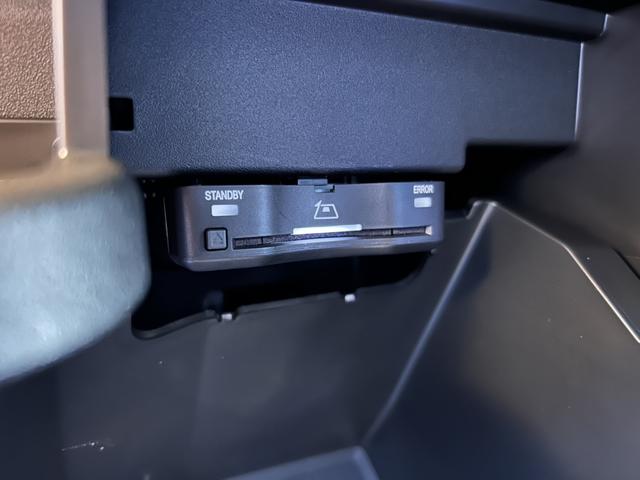 GLAクラス GLA200d 4マチック AMGラインパッケージ パノラミックスライディングルーフ 全周囲カメラ ドライビングアシスタンスパッケージ アンビエントライト64色 メモリー付パワーシート シートヒーター LEDハイパフォーマンスヘッドライト 新車保証継承(26枚目)