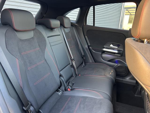 GLAクラス GLA200d 4マチック AMGラインパッケージ パノラミックスライディングルーフ 全周囲カメラ ドライビングアシスタンスパッケージ アンビエントライト64色 メモリー付パワーシート シートヒーター LEDハイパフォーマンスヘッドライト 新車保証継承(27枚目)