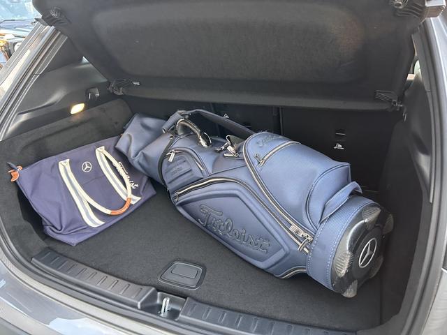 GLAクラス GLA200d 4マチック AMGラインパッケージ パノラミックスライディングルーフ 全周囲カメラ ドライビングアシスタンスパッケージ アンビエントライト64色 メモリー付パワーシート シートヒーター LEDハイパフォーマンスヘッドライト 新車保証継承(30枚目)